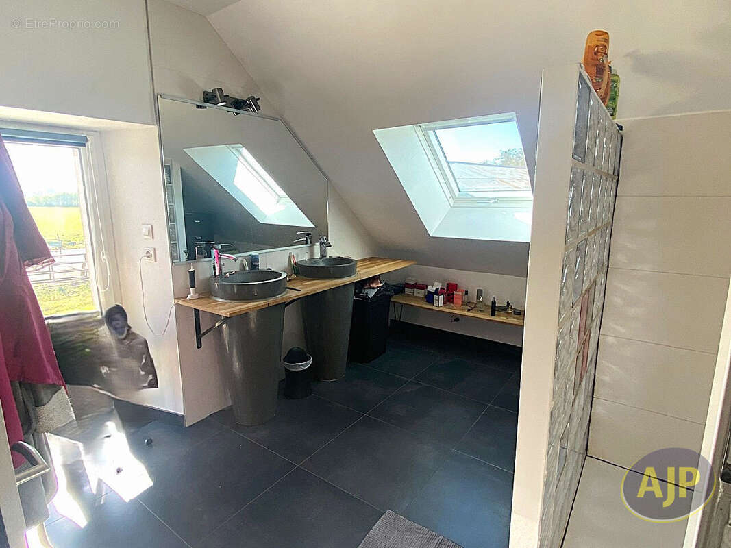 Maison à LA MEMBROLLE-SUR-LONGUENEE