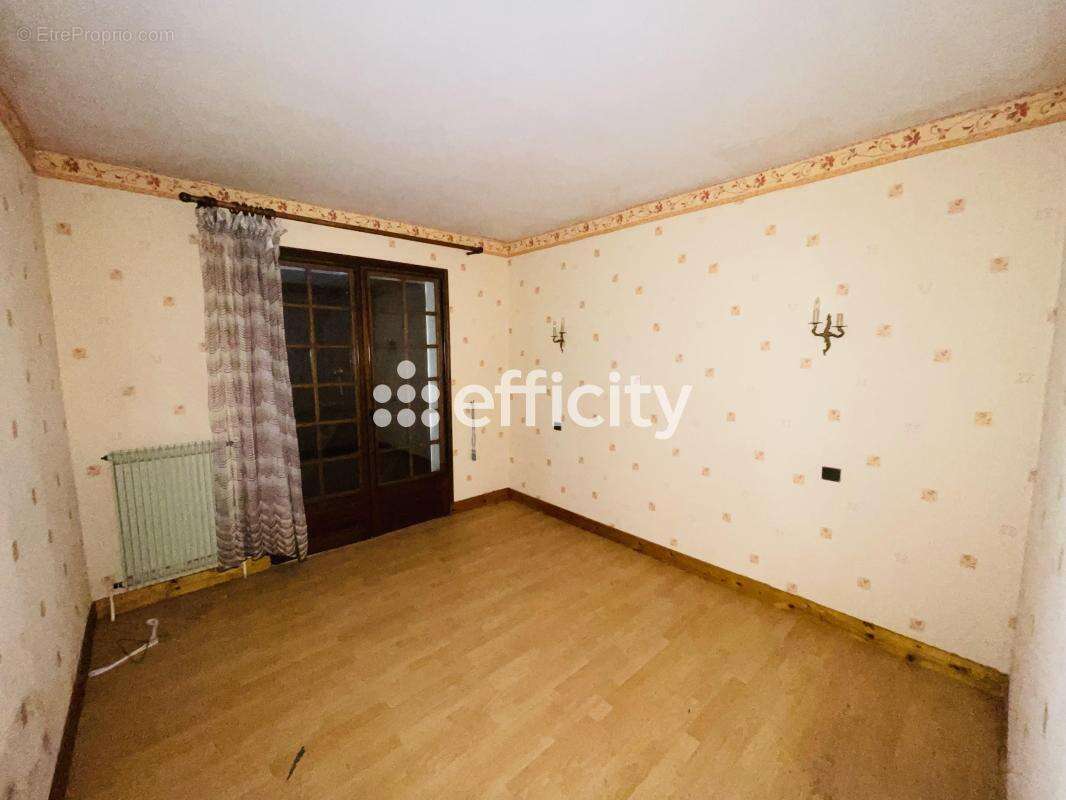 Maison à BEYCHAC-ET-CAILLAU