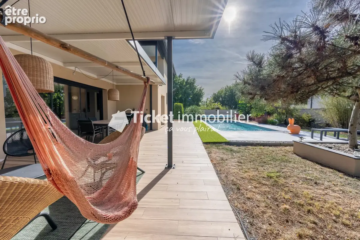 Villa 7 pièces de 304,16m2 avec piscine, carport hors couloir aérien - photo 9
