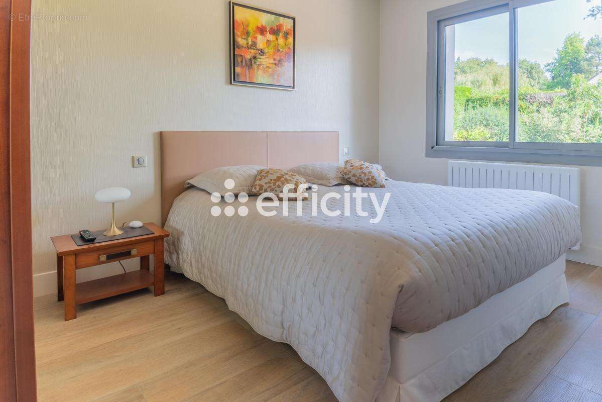 Maison à SAINT-ETIENNE-DE-MONTLUC