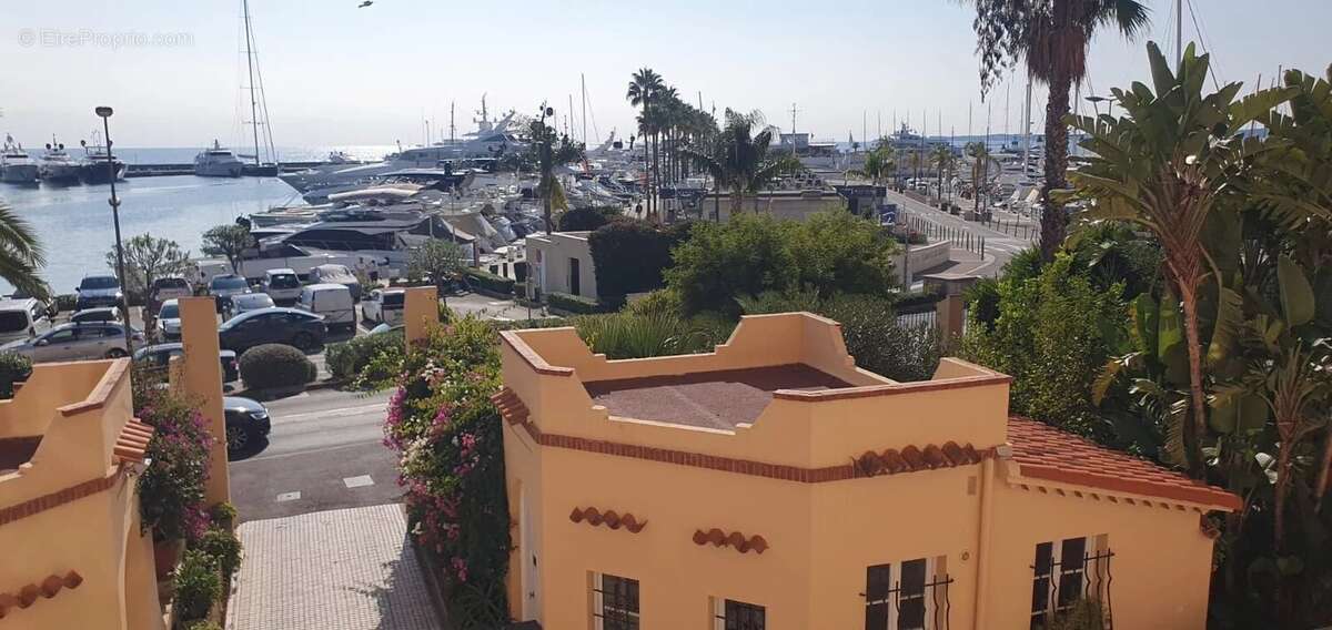 Appartement à VALLAURIS