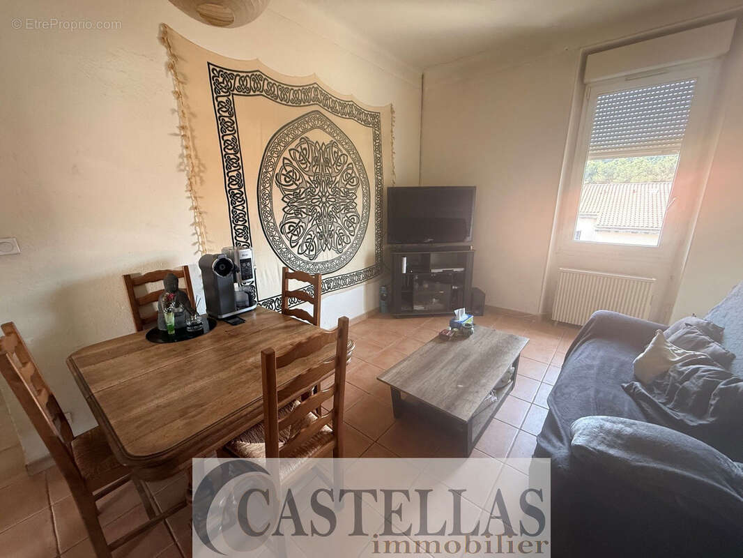 Appartement à ROQUEFORT-LA-BEDOULE