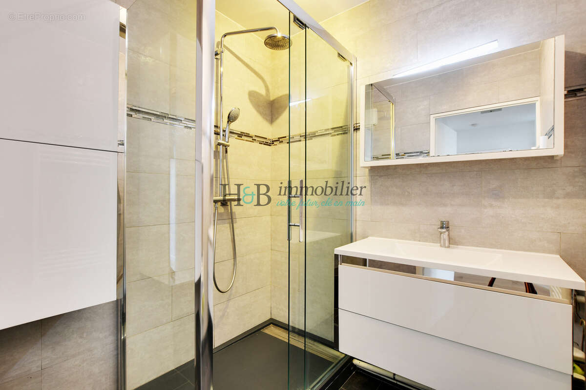 Appartement à CHARENTON-LE-PONT