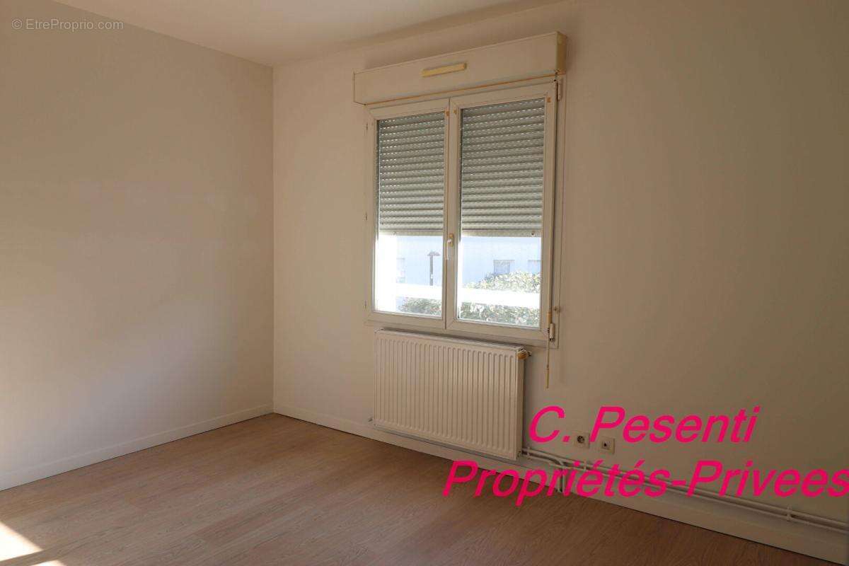 Maison à SAINT-THIBAULT-DES-VIGNES