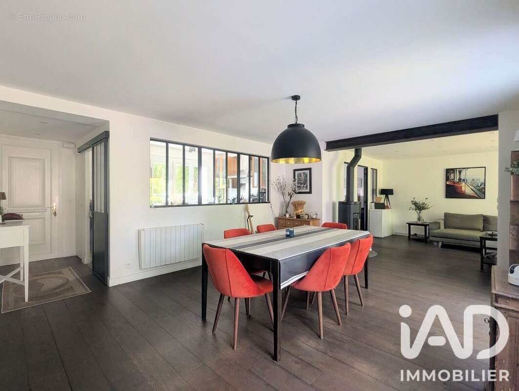 Maison 130 m² à Les Loges-En-Josas  - photo 3