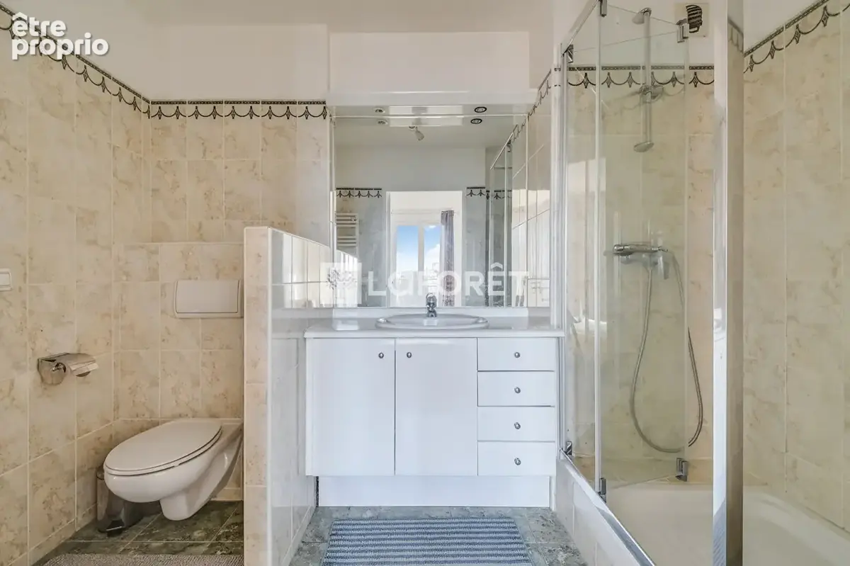 Coup de coeur assuré : vue dégagée, extérieur et place de parking ! - photo 6