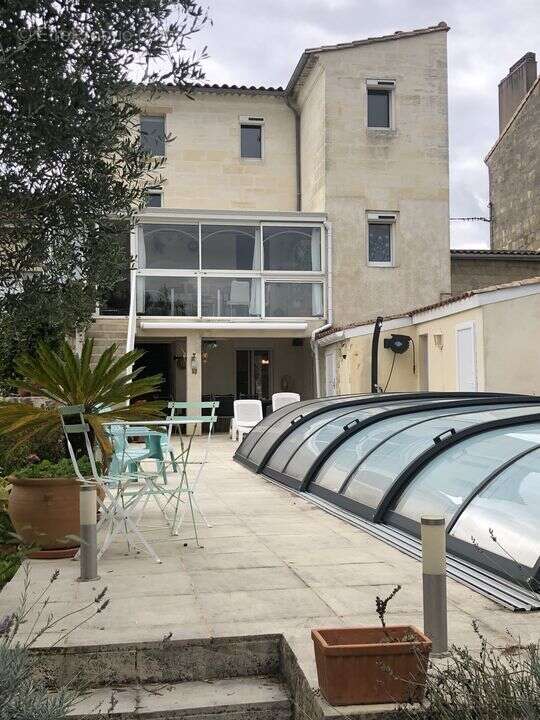 MAISON DE VILLE EN PIERRE 3 CHAMBRES GRAND TERRAIN 900 m2