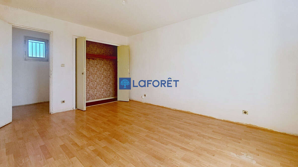 Appartement à SAINT-LAURENT-DU-VAR