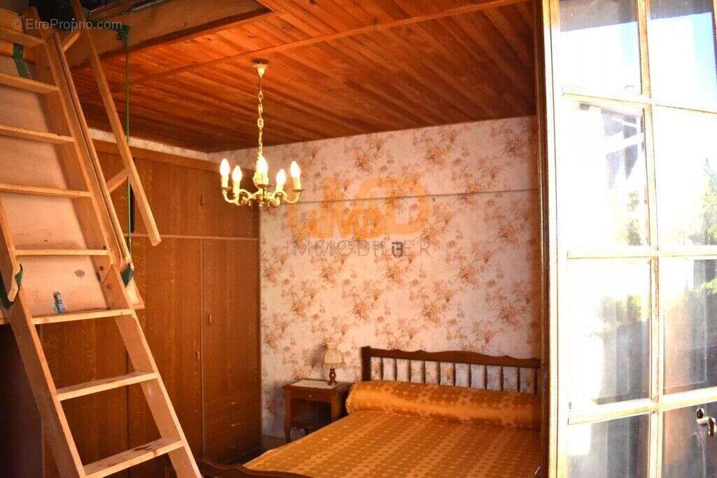 Maison à LIVINHAC-LE-HAUT