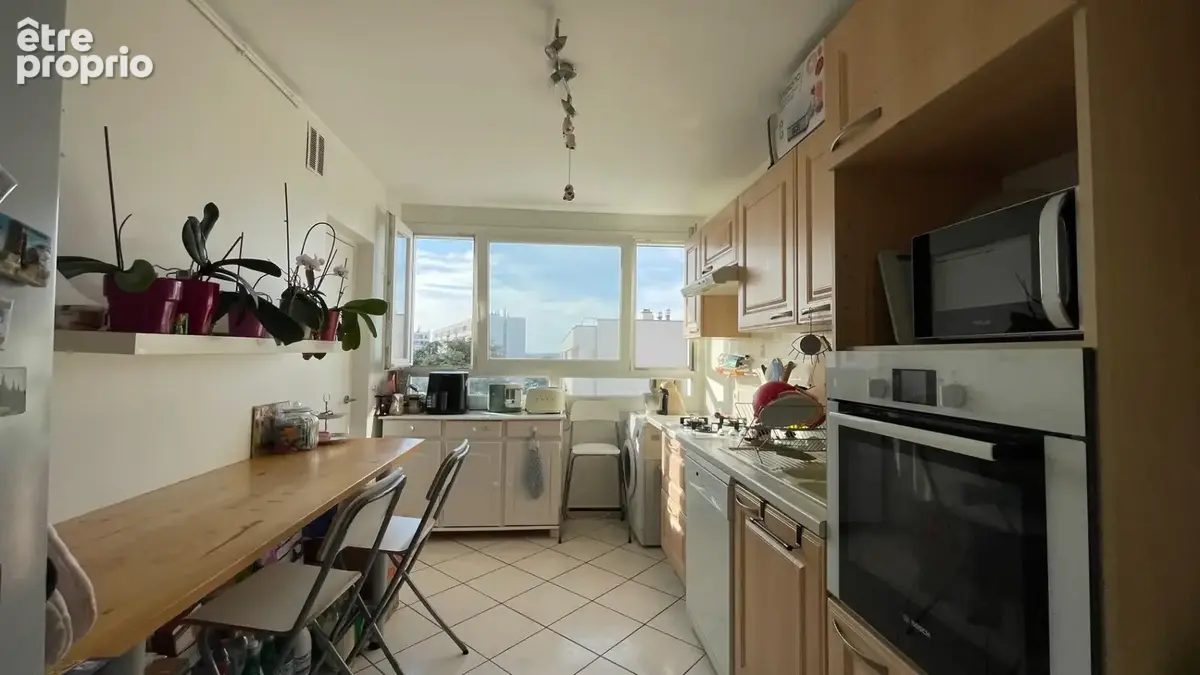Appartement T3 Lumineux avec Balcon, Parking et Cave-LES CLAYES SOUS BOIS (78) - photo 3