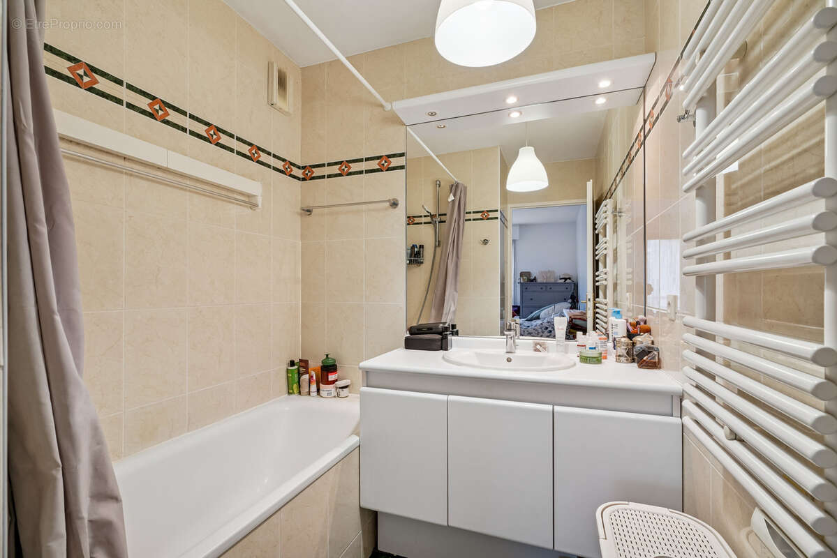 Appartement à PARIS-20E