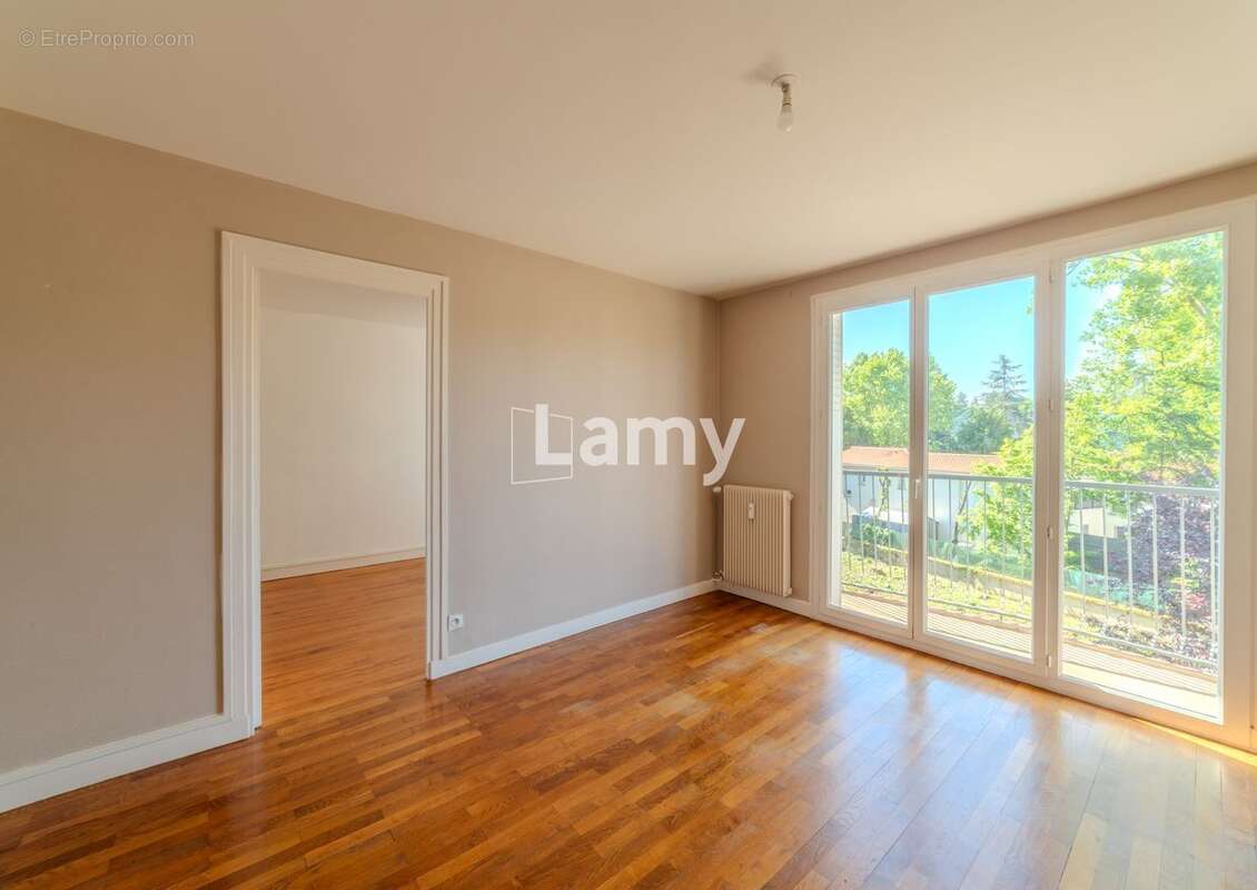 Appartement à LIMAS
