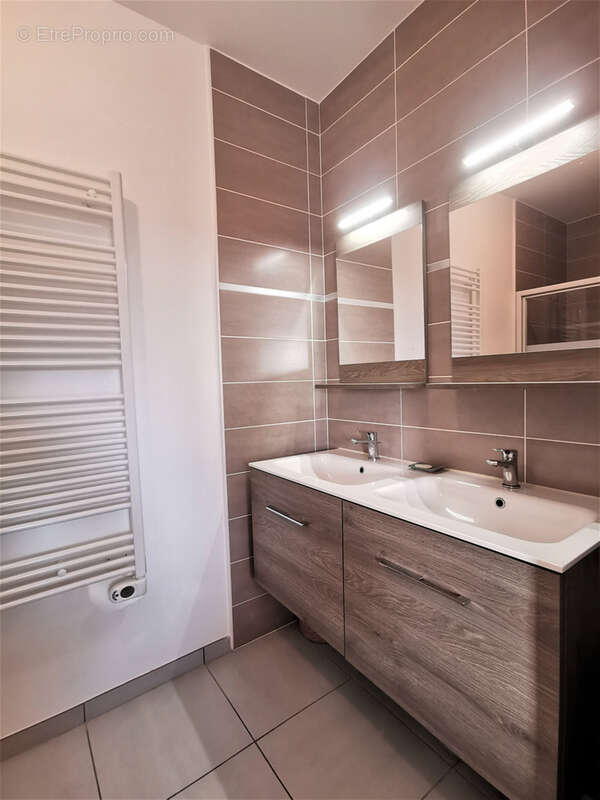 Appartement à POISY