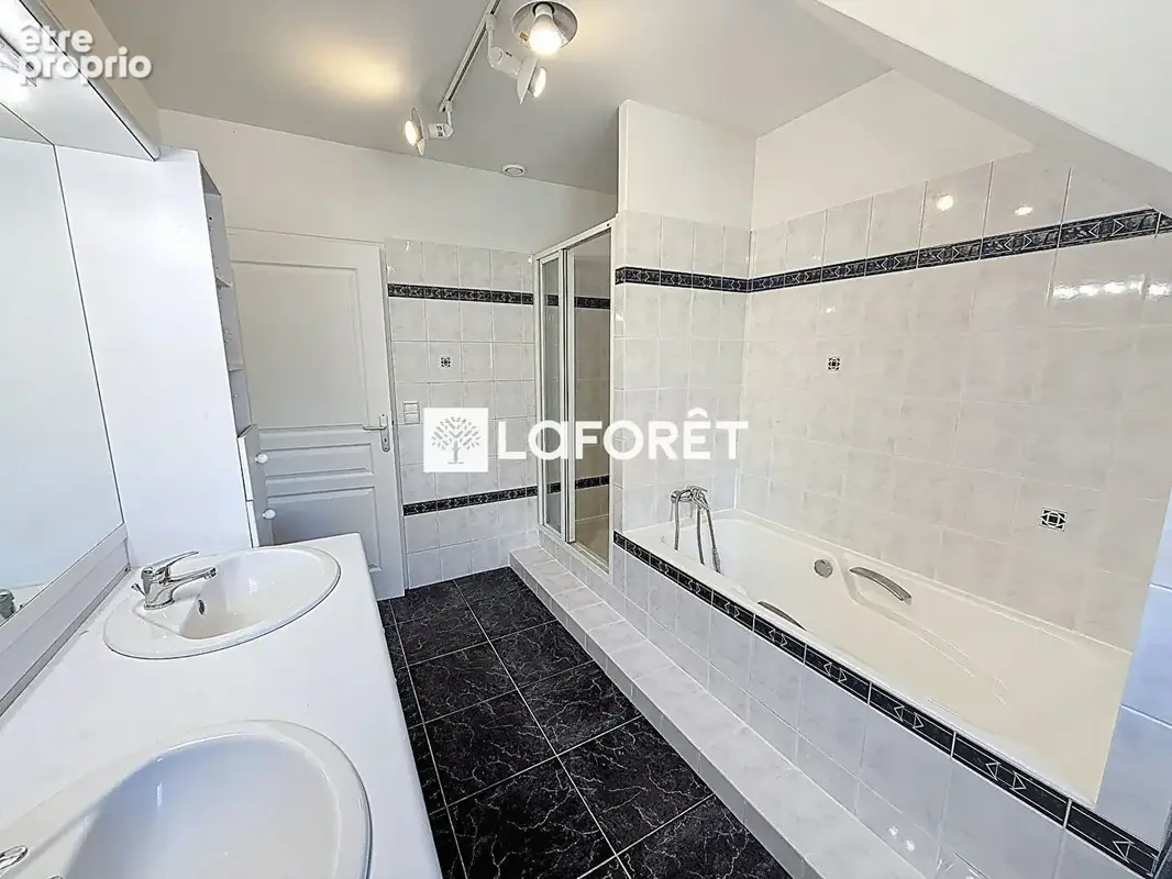 Montreuil la boissiere - maison de 7 pieces sur 185 m² - photo 12