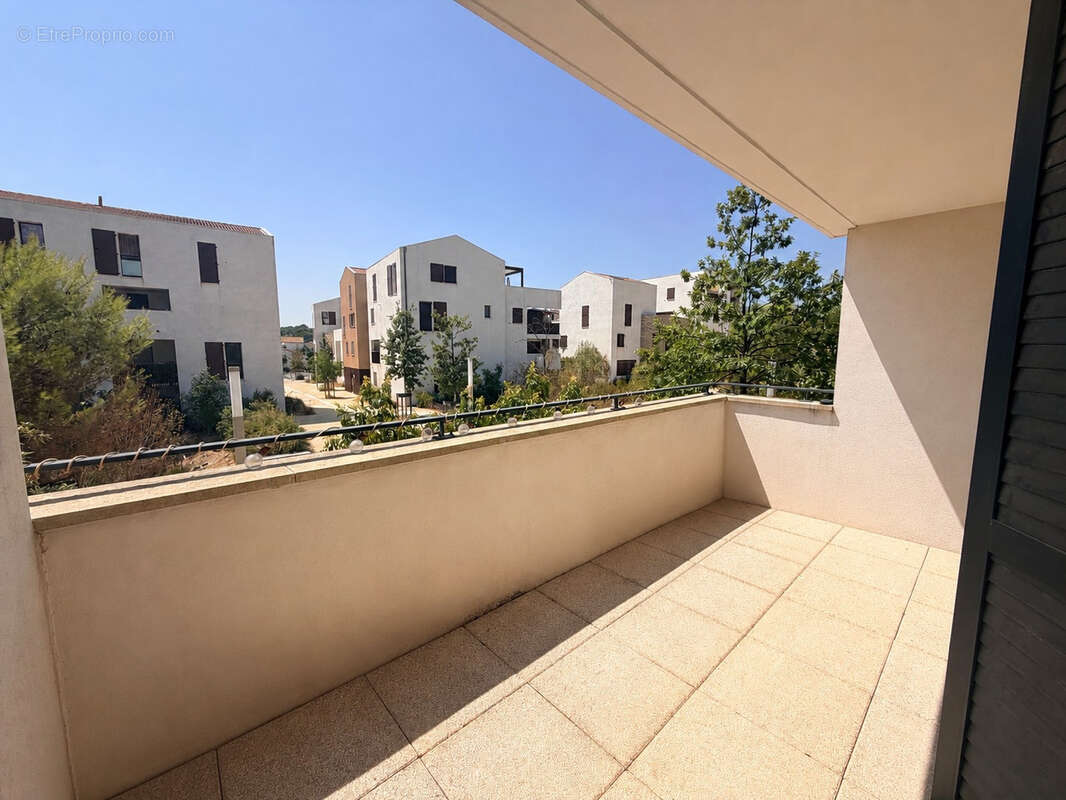 T2 avec deux terrasses et parking   Saint-Georges-d’Orques - photo 7