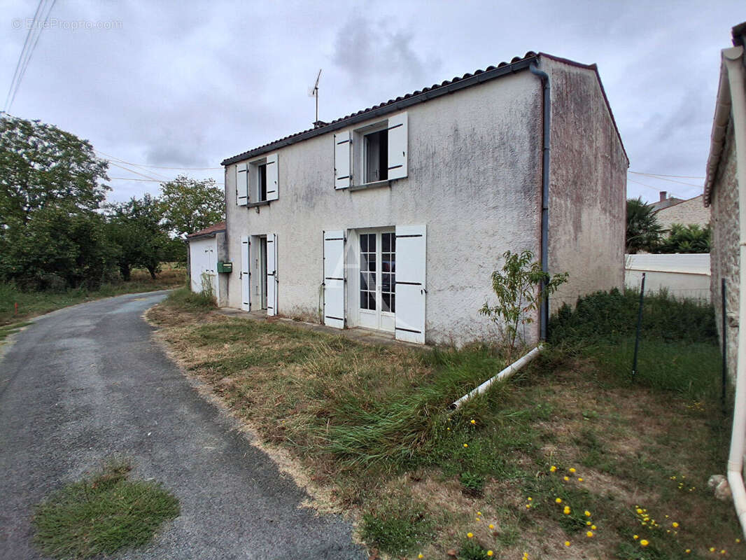 Maison à LA GRIPPERIE-SAINT-SYMPHORIEN