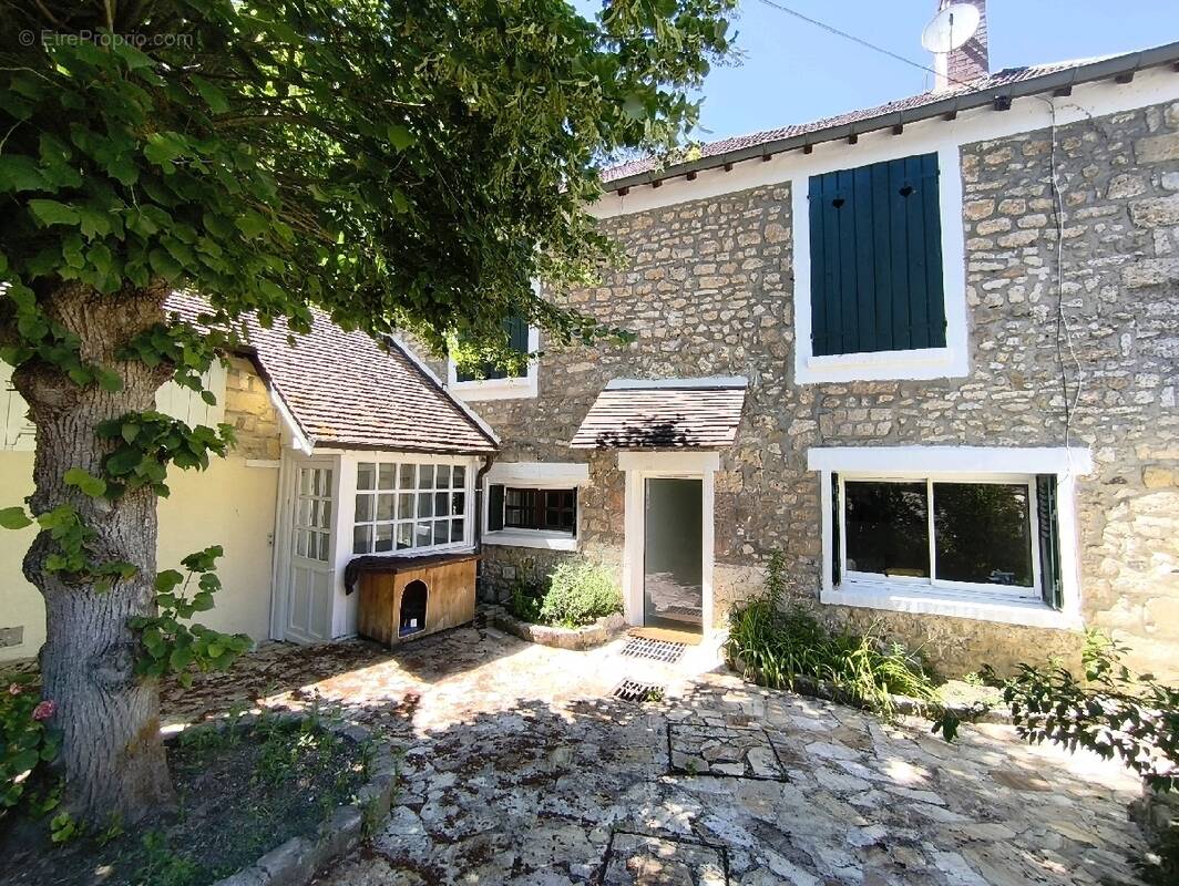 Maison à NESLES-LA-VALLEE