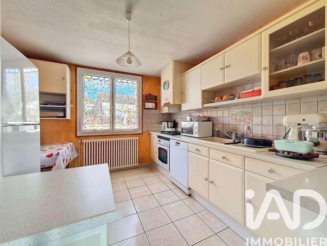 Photo 3 - Maison à VILLENEUVE-LA-GUYARD