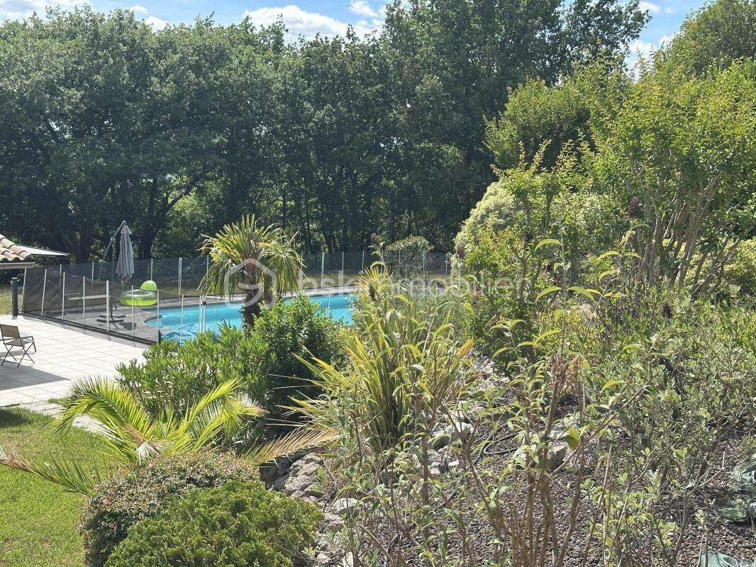Propriete dans un environnement privilegie- îlot de fraicheur de 1,5 hectare avec vue sur la vallee de la garonne - photo 2