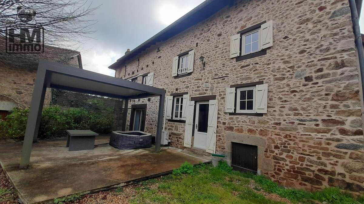 Maison à SAINT-LEONARD-DE-NOBLAT
