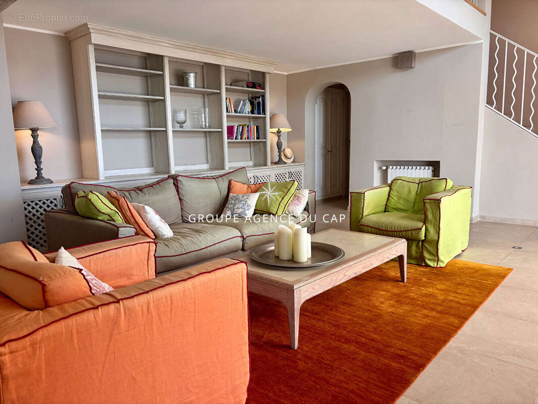 À vendre villa beaux volumes 6 chambres vue mer sud-ouest parkings aux issambres - photo 9