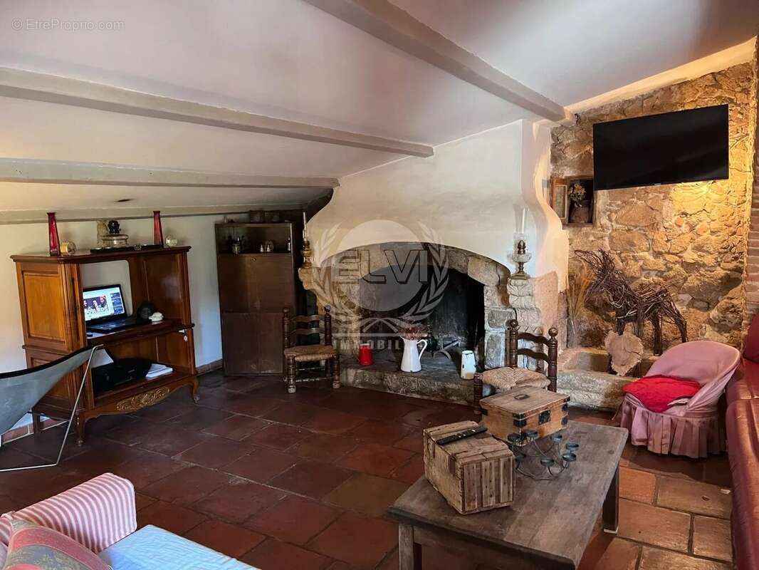 Maison à PLAN-DE-LA-TOUR