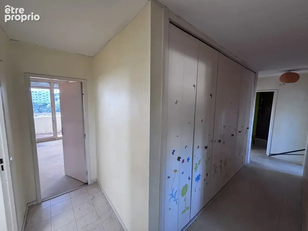5 pieces 92m2 - a renover avec cave & parking - photo 7