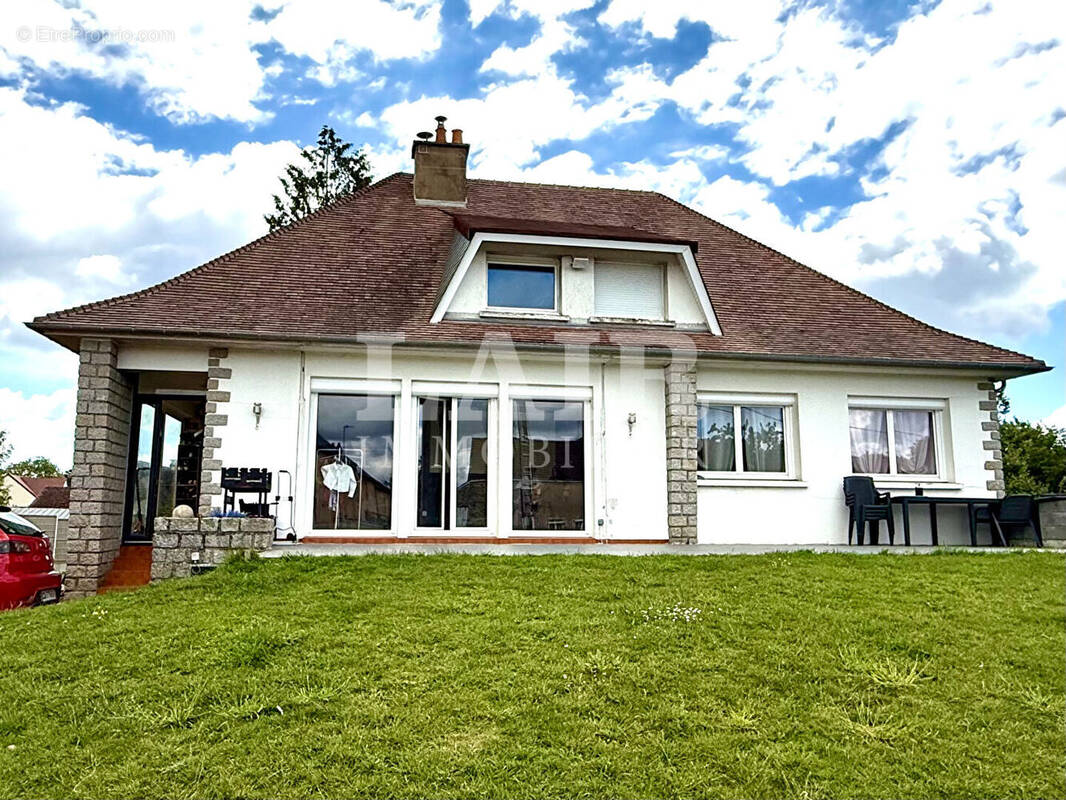 Maison à GESNES-LE-GANDELIN