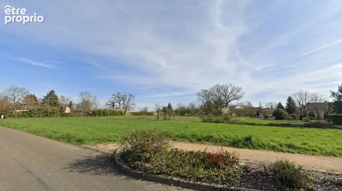 Terrain de 647m² à vendre à Polliat - photo 1