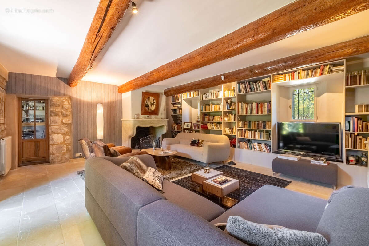 Maison à PERNES-LES-FONTAINES