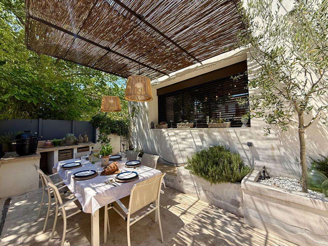 Maison avec piscine à vendre à  Robion - photo 7