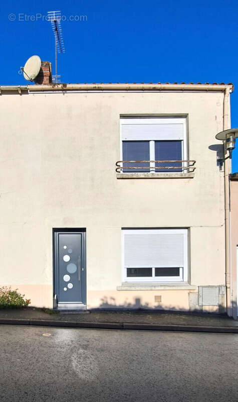 Maison à SAINT-LAURENT-SUR-SEVRE