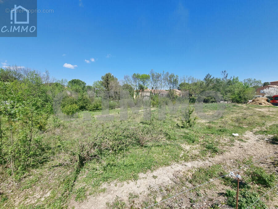 Terrain à FOUZILHON