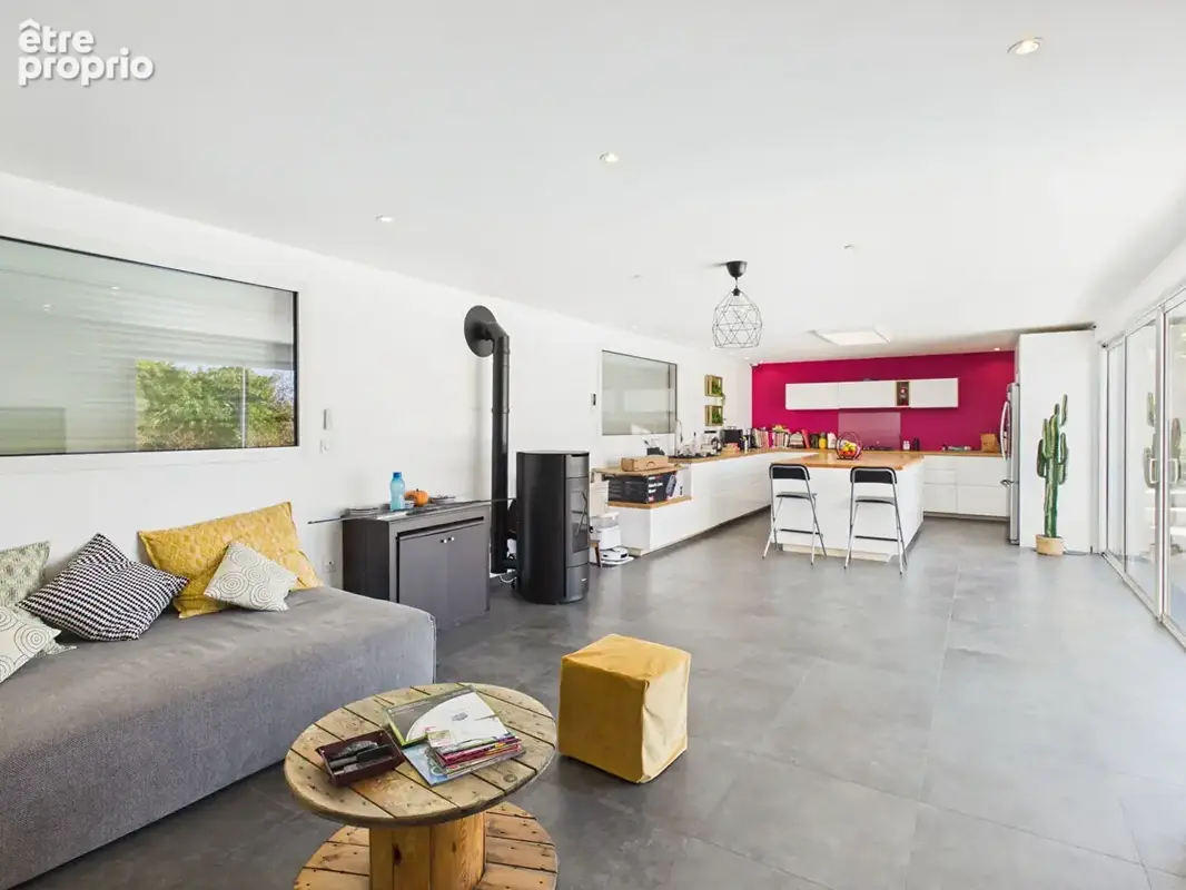 Maison  304m²  sur parcelle de 3304m² situee a st clair 07430 - photo 5