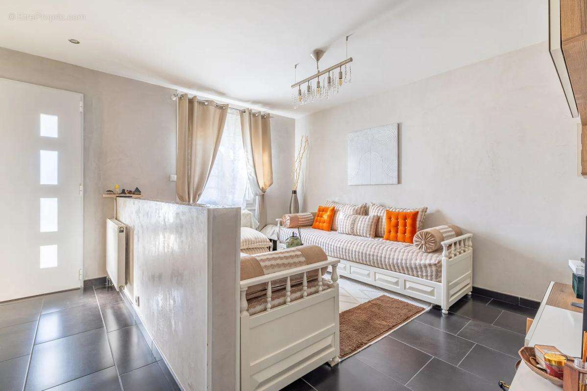 Maison à SAINTRY-SUR-SEINE