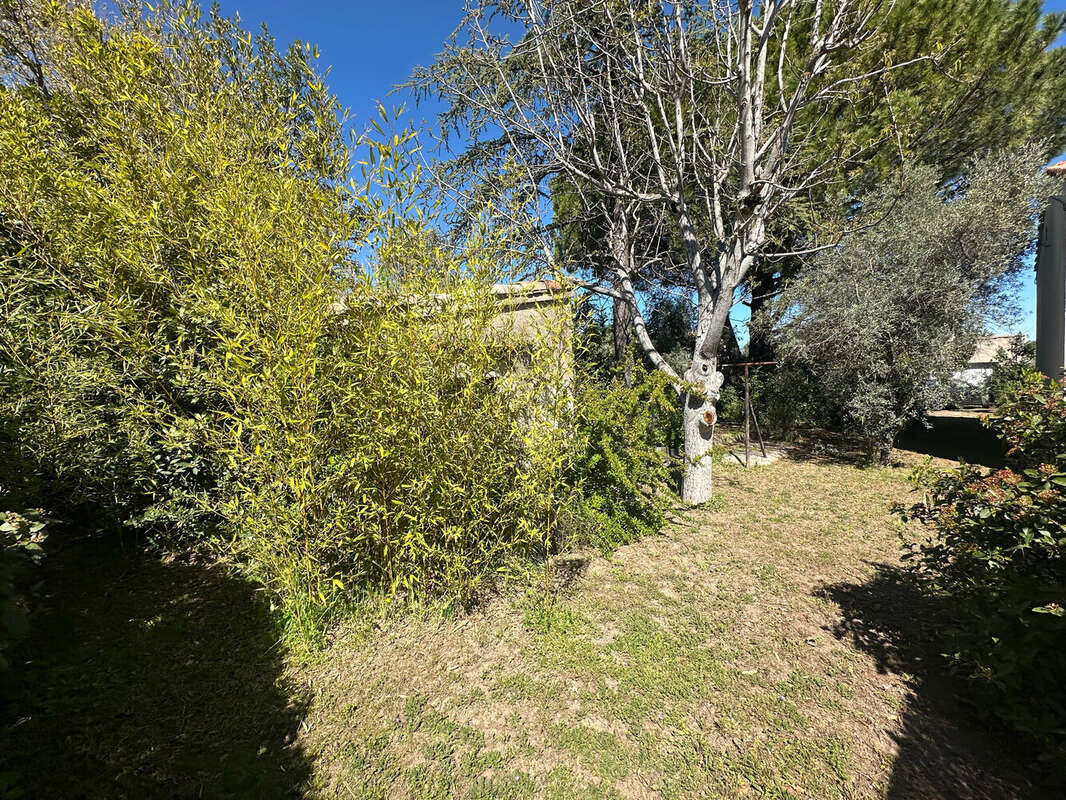 Terrain à TRETS