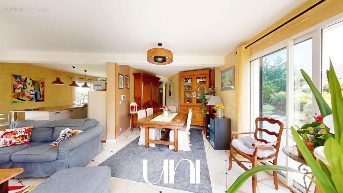 Maison 5 pièces de 148 avec double garage - MONCEAUX EN BESSIN - photo 10