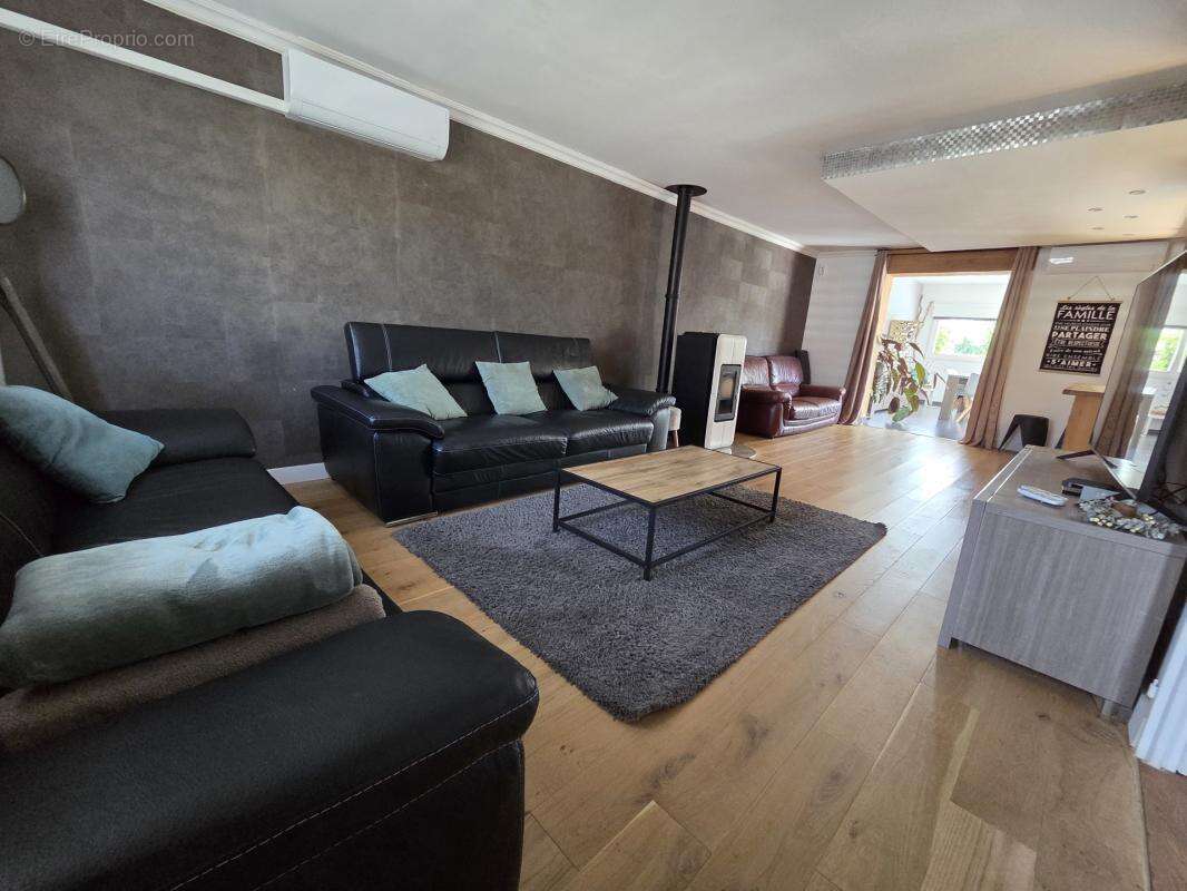 Superbe maison renovee offrant 132m² sur 495m² ac piscine !! - photo 8