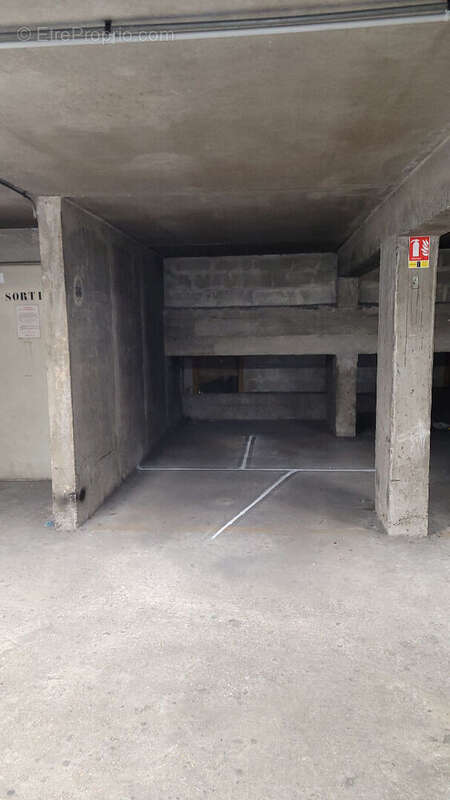 Parking à PARIS-12E