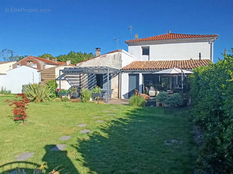 Maison à CHENAC-SAINT-SEURIN-D&#039;UZET
