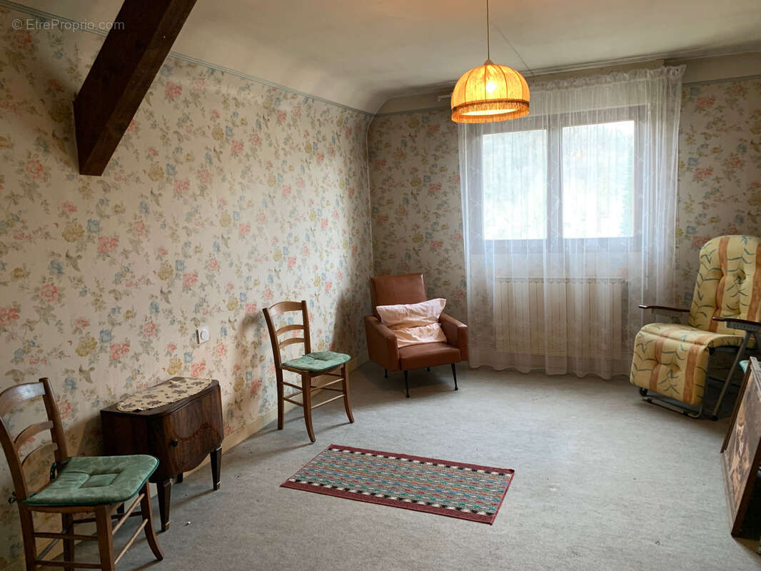 Maison à SAINT-CLAIR-DE-LA-TOUR