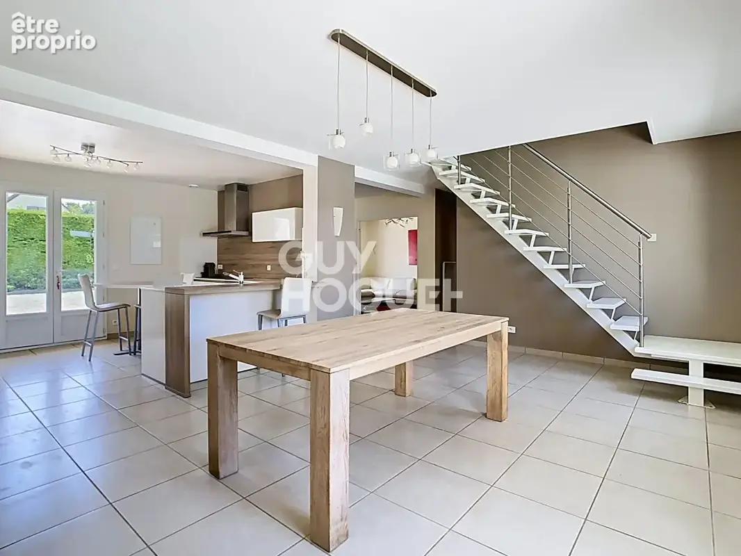 Maison familliale avec piscine,  5 chambres, terrain de 1031 m² à Fresnoy-le-Luat - photo 3