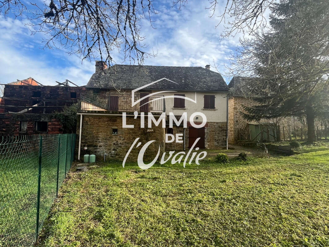 Maison à LES QUATRE-ROUTES-DU-LOT