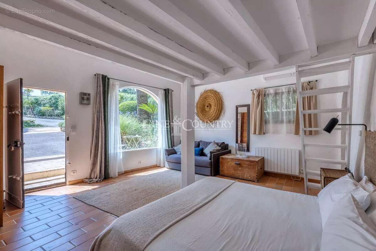 Maison à VALBONNE