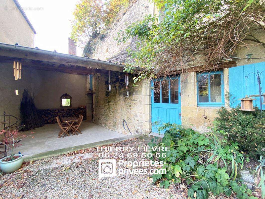 Maison à VILLAINES-LES-ROCHERS