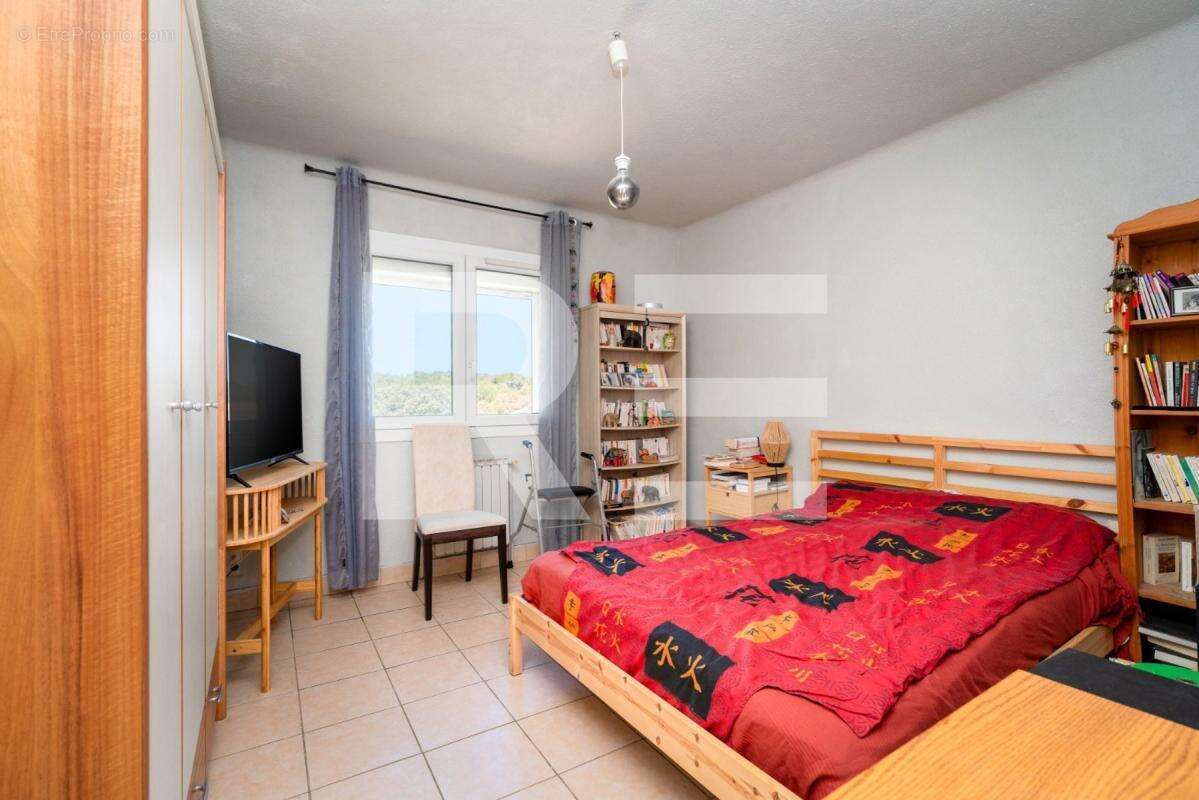 Appartement t4 avec terrasse , petit jardin et parking - photo 11