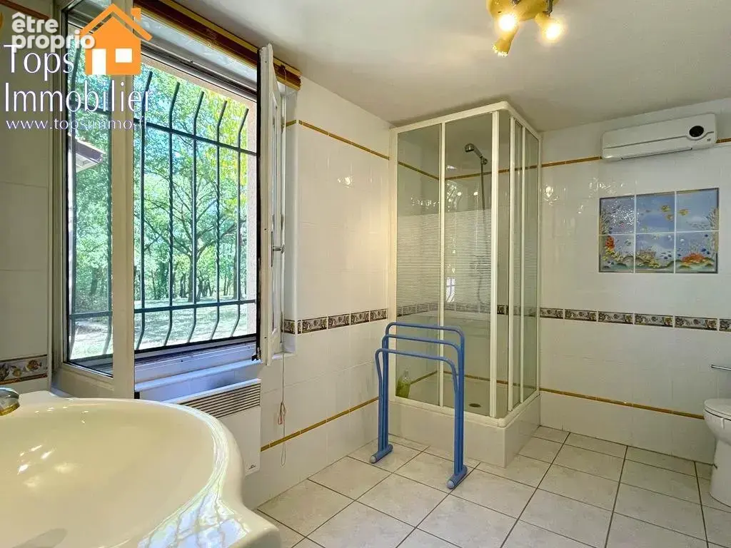 Maison plain pied 4 chambres avec piscine, double garage et parc arboré - photo 16