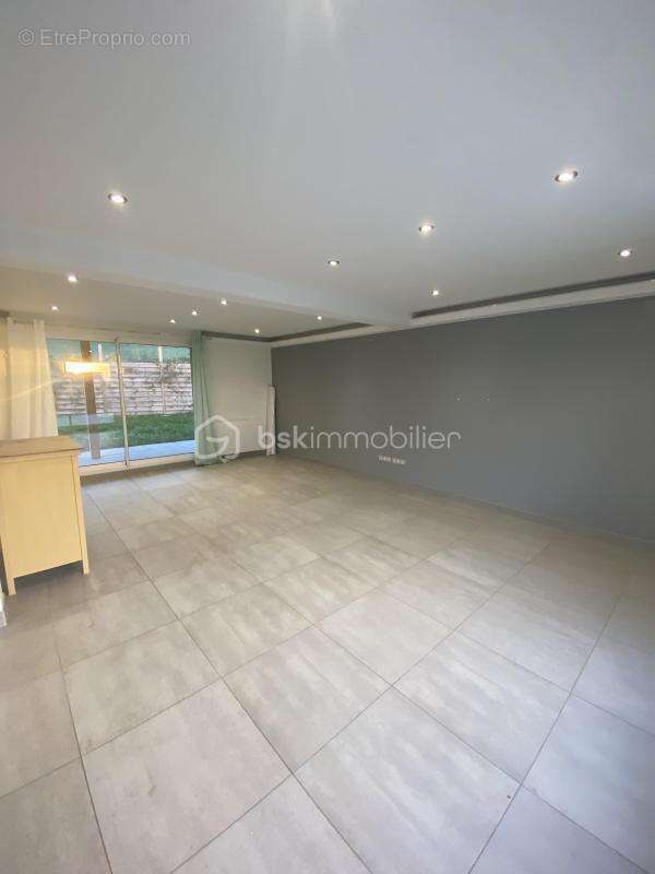 Maison familiale 5 chambres – Saint-Pierre-du-Perray - photo 3