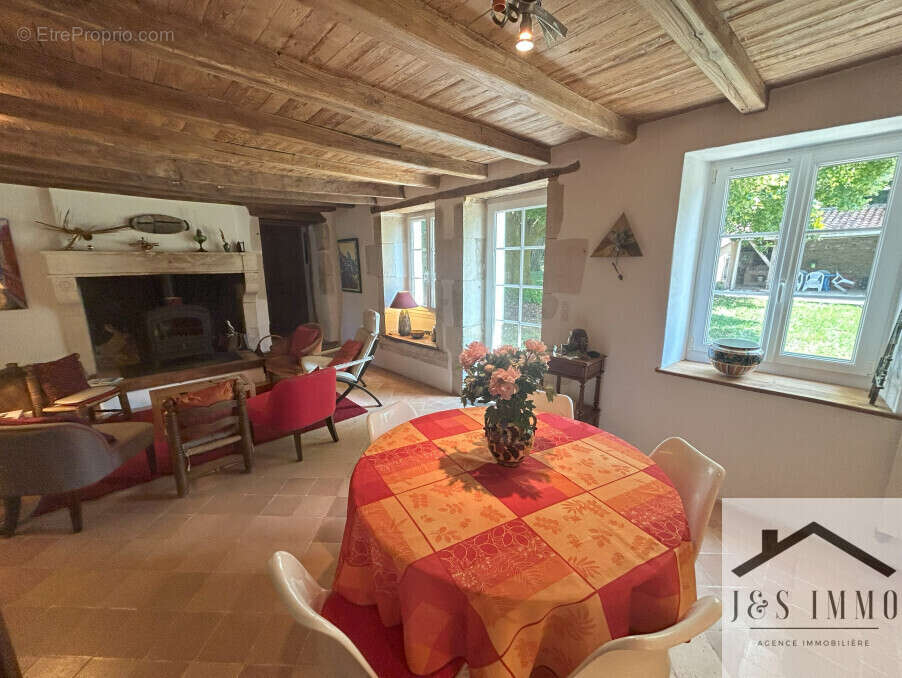 Maison à MAZEROLLES