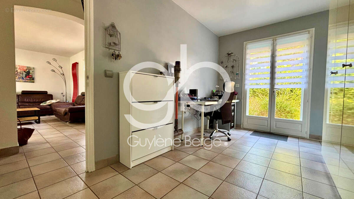 Villa T6 familiale avec piscine à Pérols   Quartier résidentiel recherché aux portes de Montpellier - photo 11